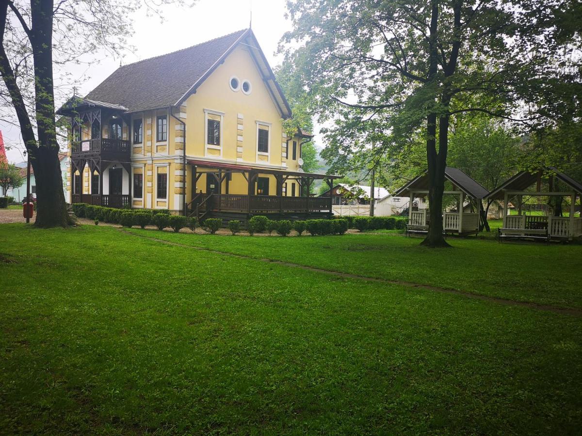 Villa Dofteana Park Leorzeni Esterno foto